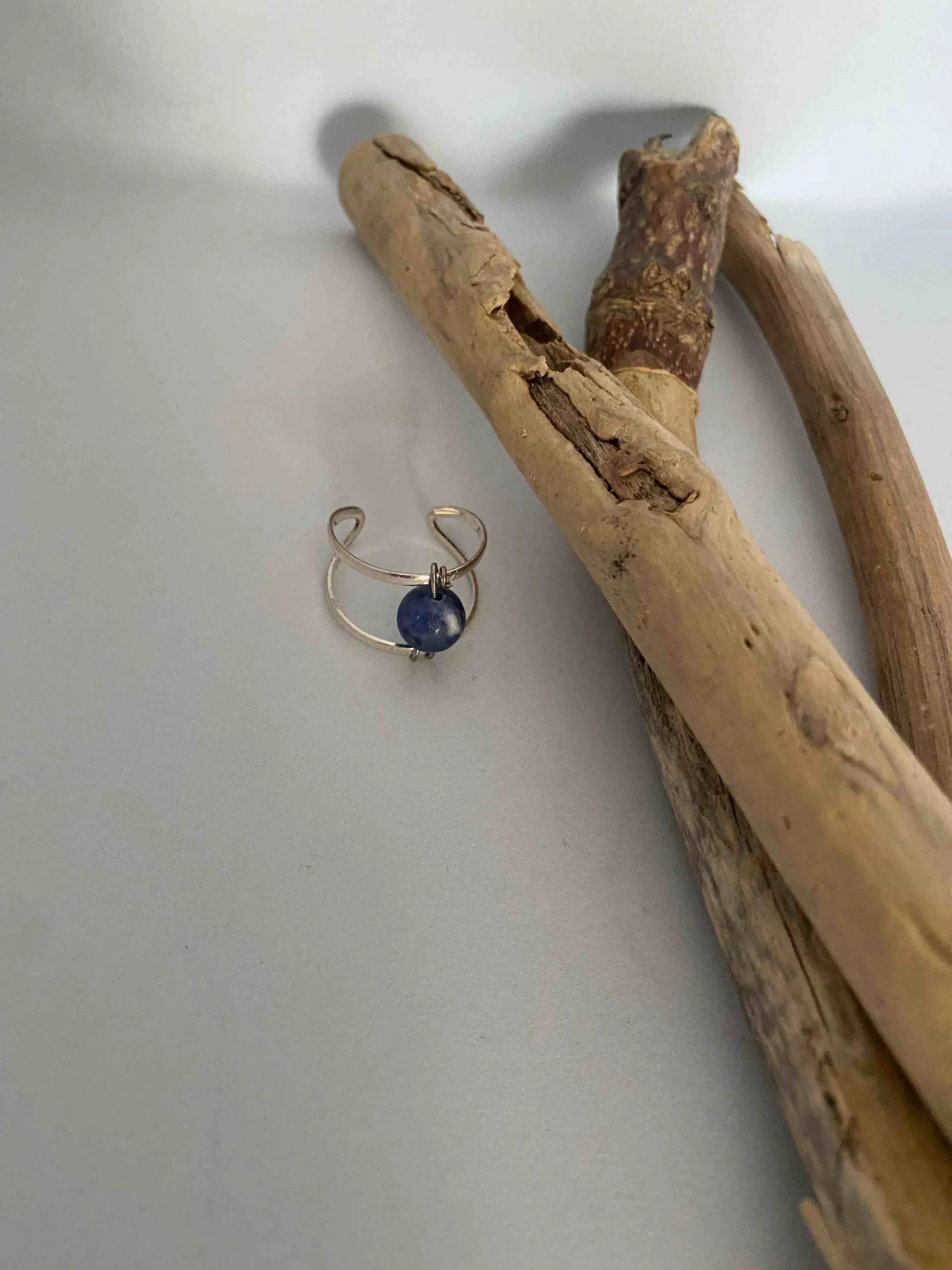 Bague réglable en plaqué argent et pierre naturelle de lapis lazuli., lapis-lazuli