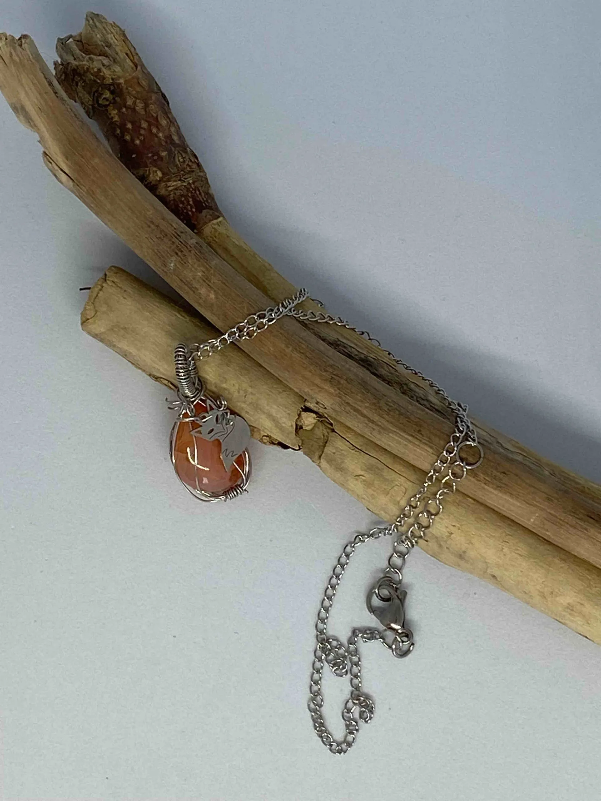 Le collier Renard, cornaline