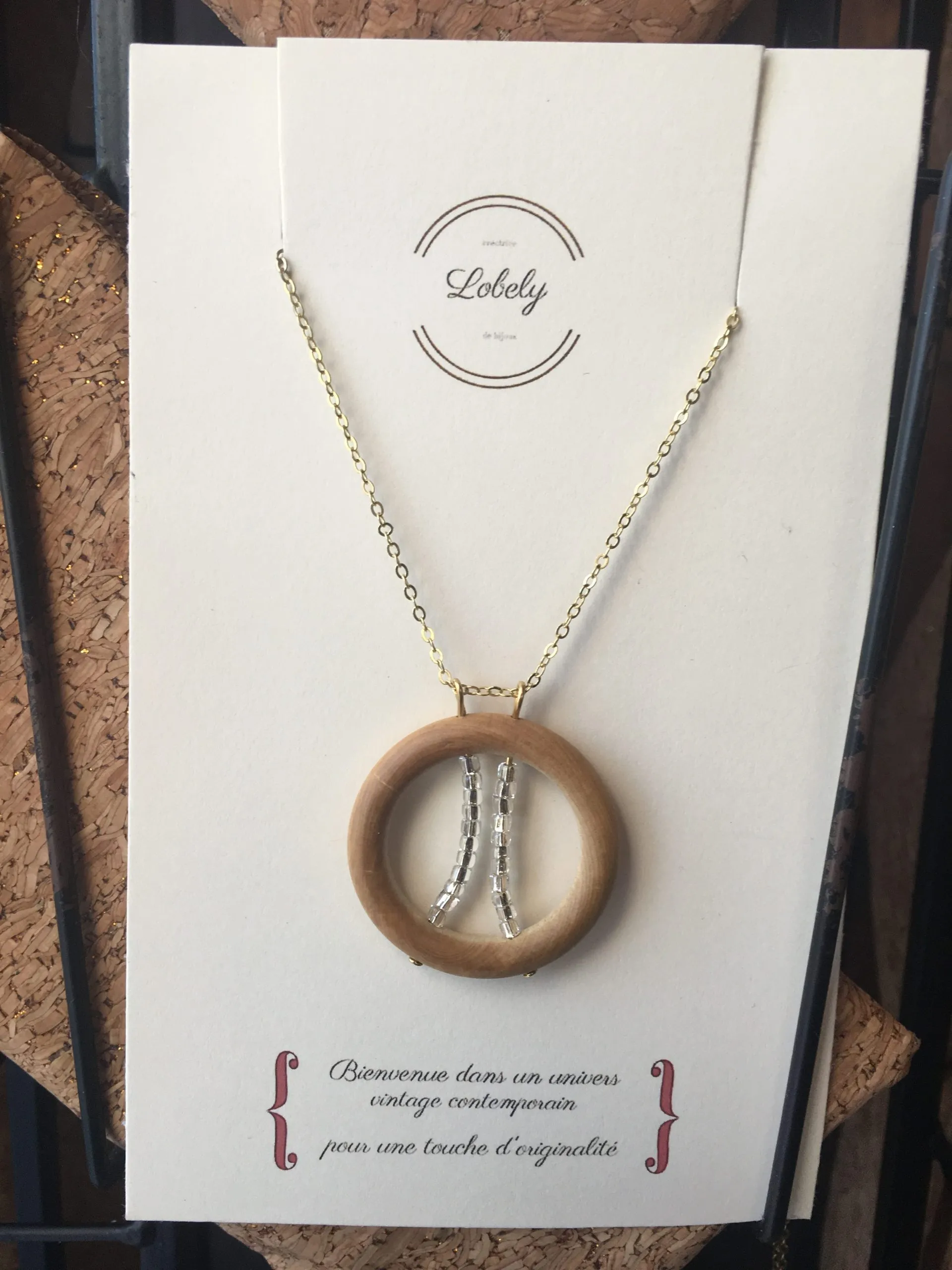 Collier « Cercle en Bois Vintage et Perles Argentées », liège