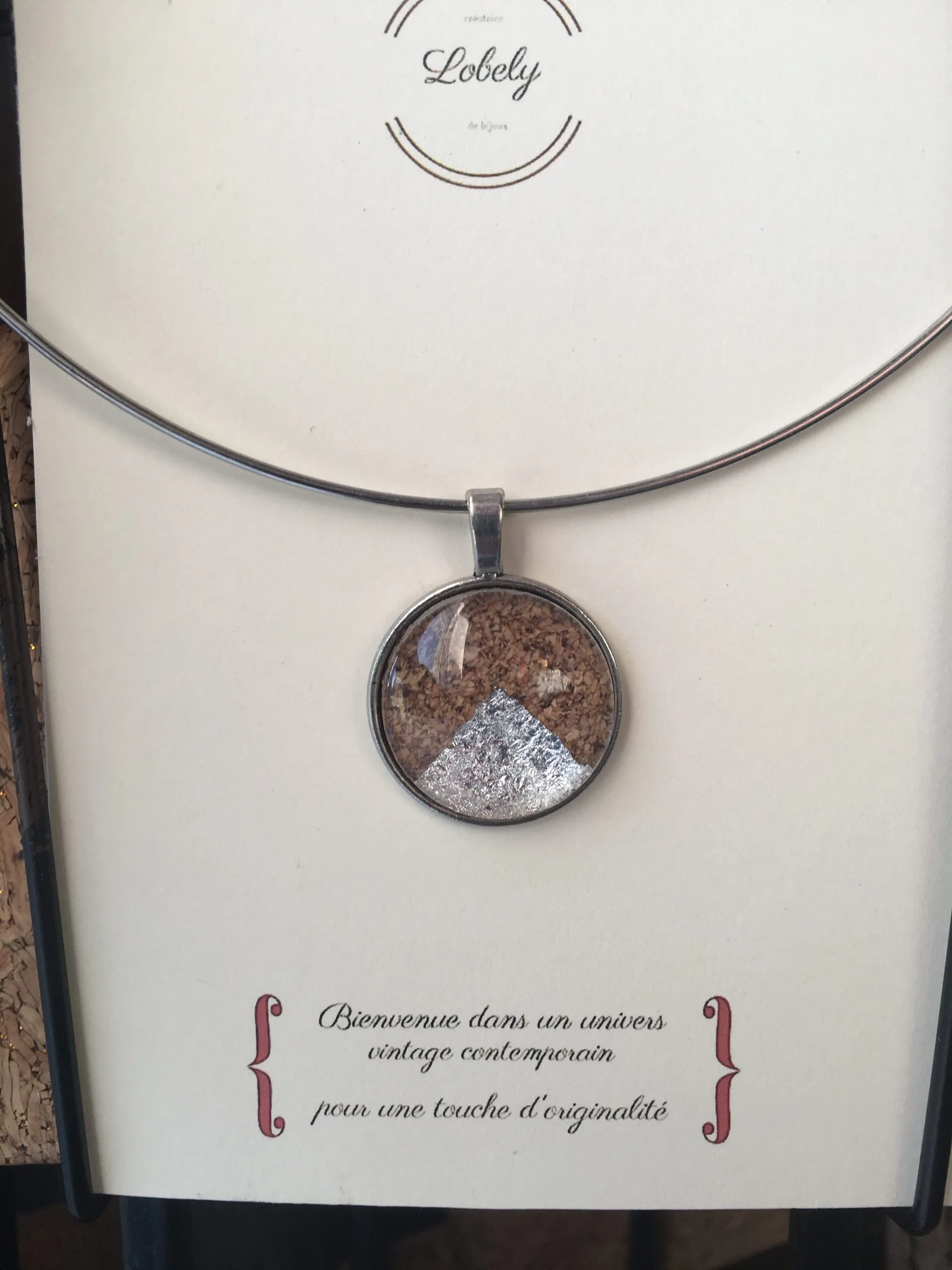Collier « Cabochon liège et Feuille D’argent », liège