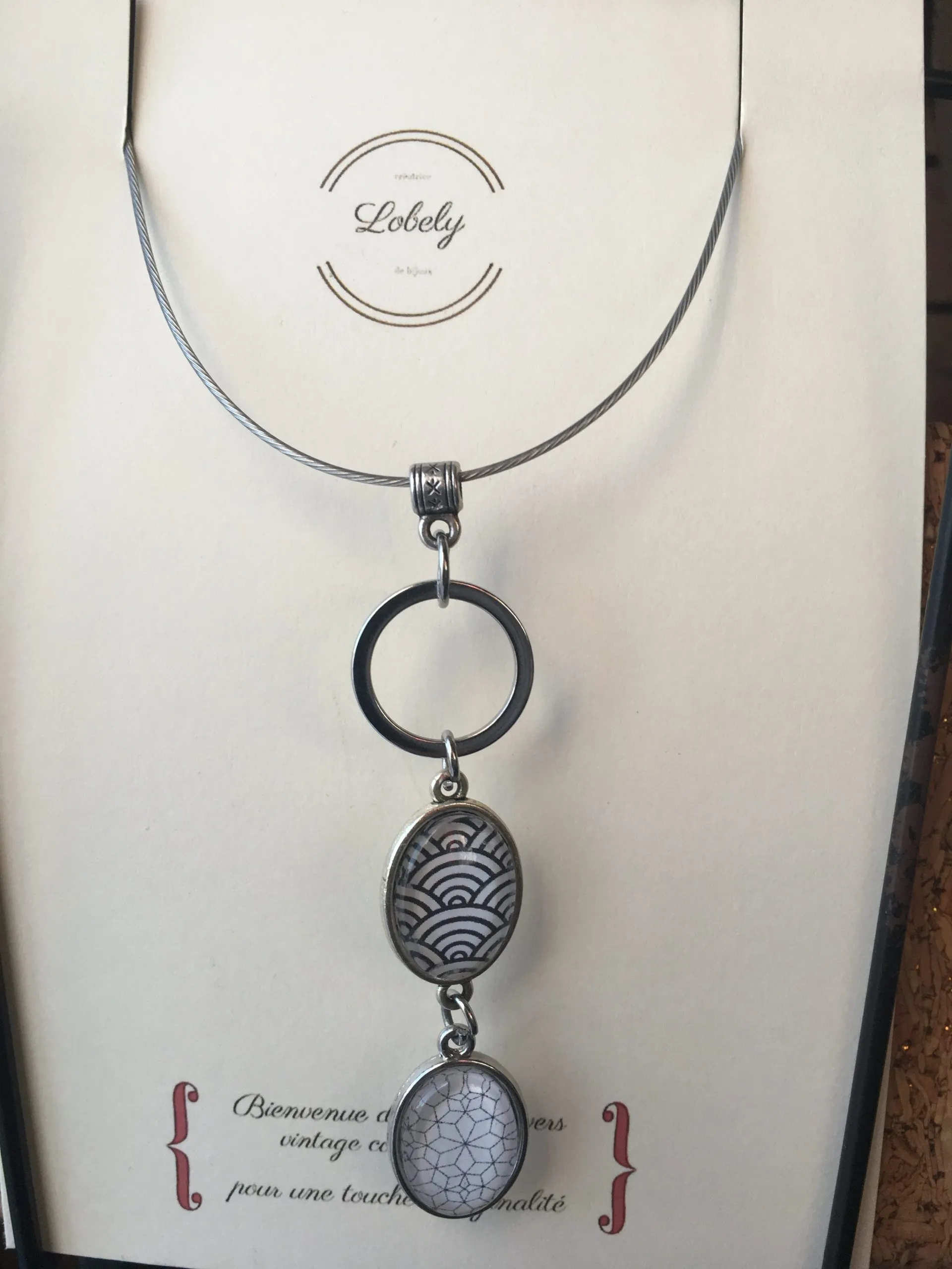 Collier « Cabochon anneau Argenté Oval Bleu et Blanc », liège