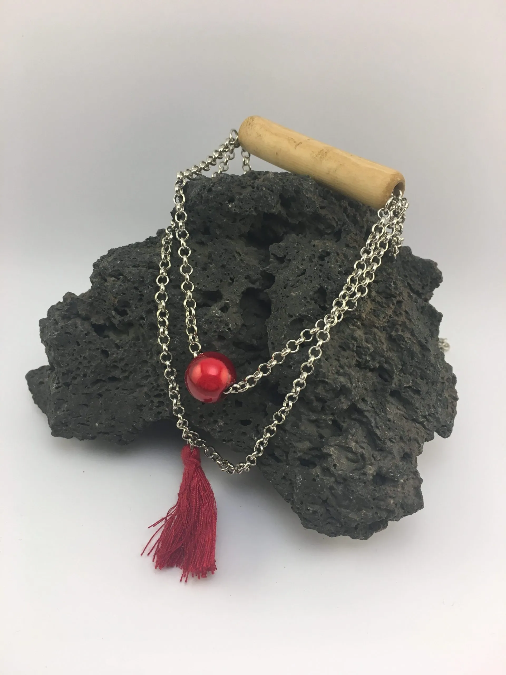 Collier « Boho Vintage,Perle Magique et pompon », liège
