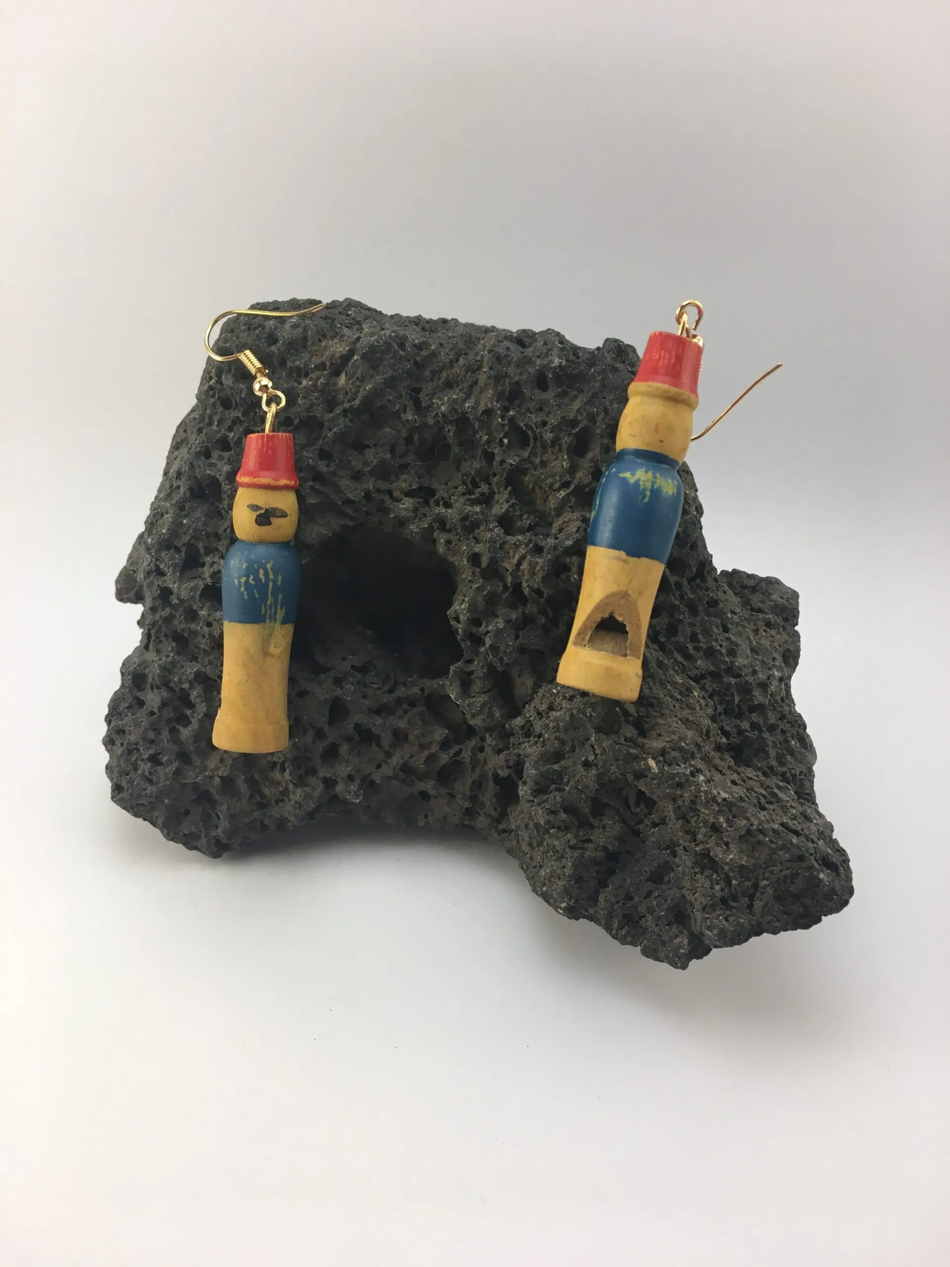 Boucles d’oreilles  » petits bonhommes sifflets » vintage, liège — vue 2
