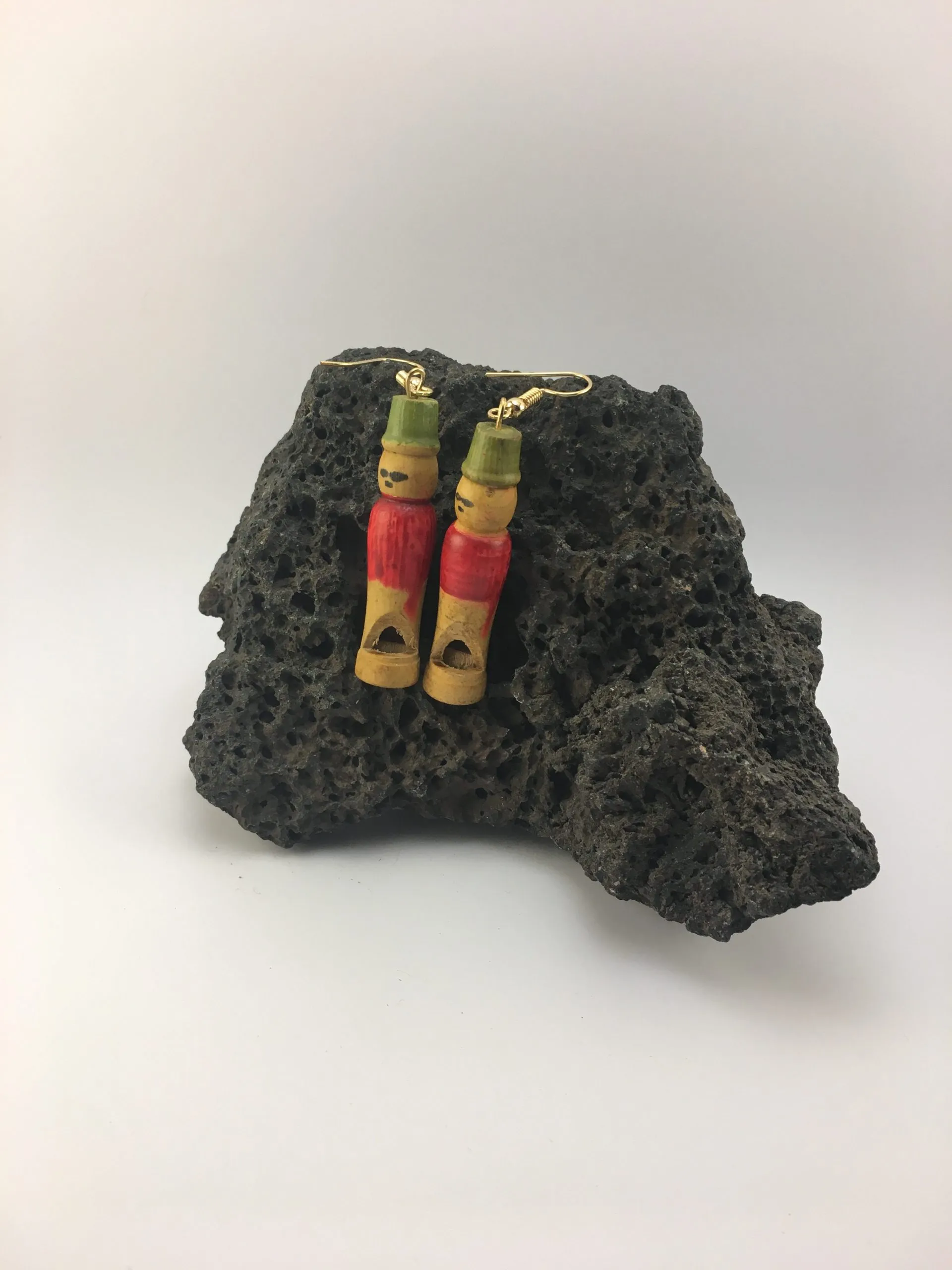 Boucles d’oreilles « petits bonhommes sifflets » vintage, liège