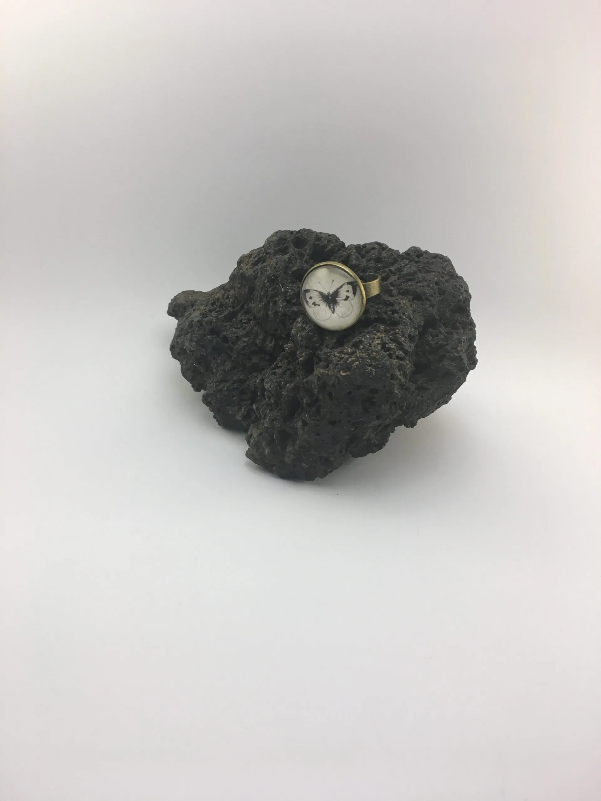 Bague laiton « Cabochon Envole-toi Papillon », liège — vue 2