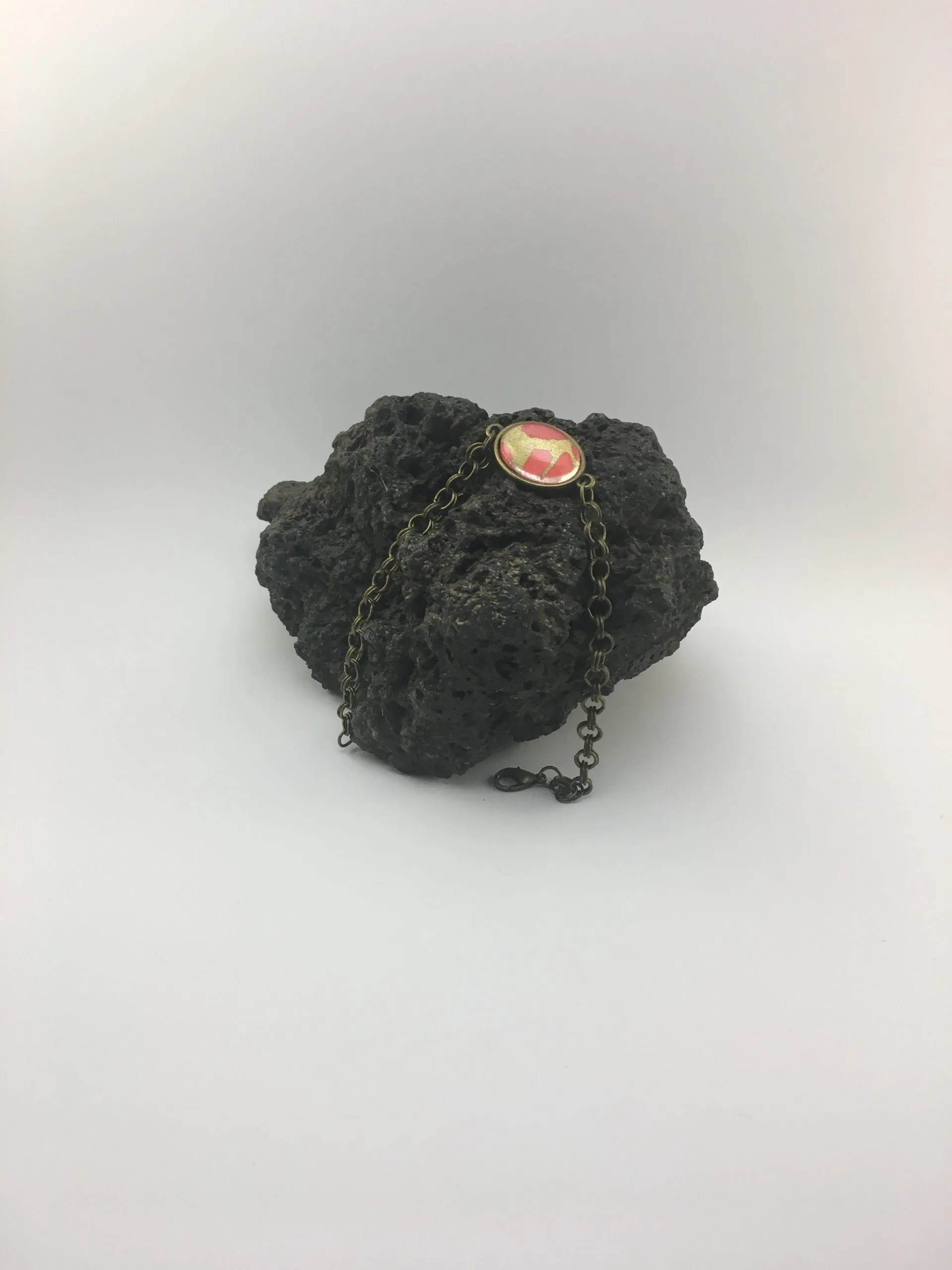 Bracelet laiton « Cabochon Rétro Rouge et Or », liège