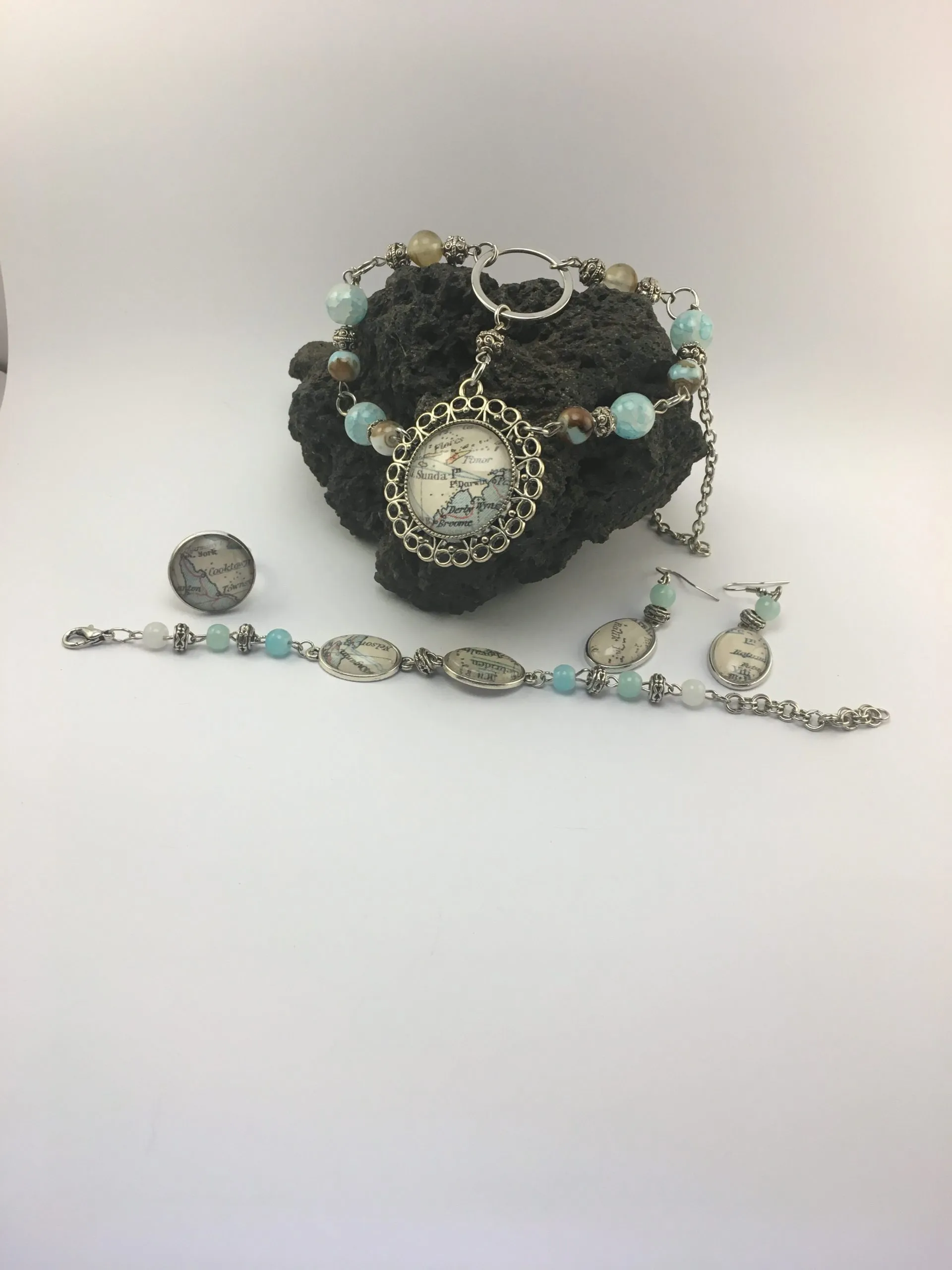 Boucles  « Cabochon Carte Ancienne et Perle de Bohème », turquoise — vue 2