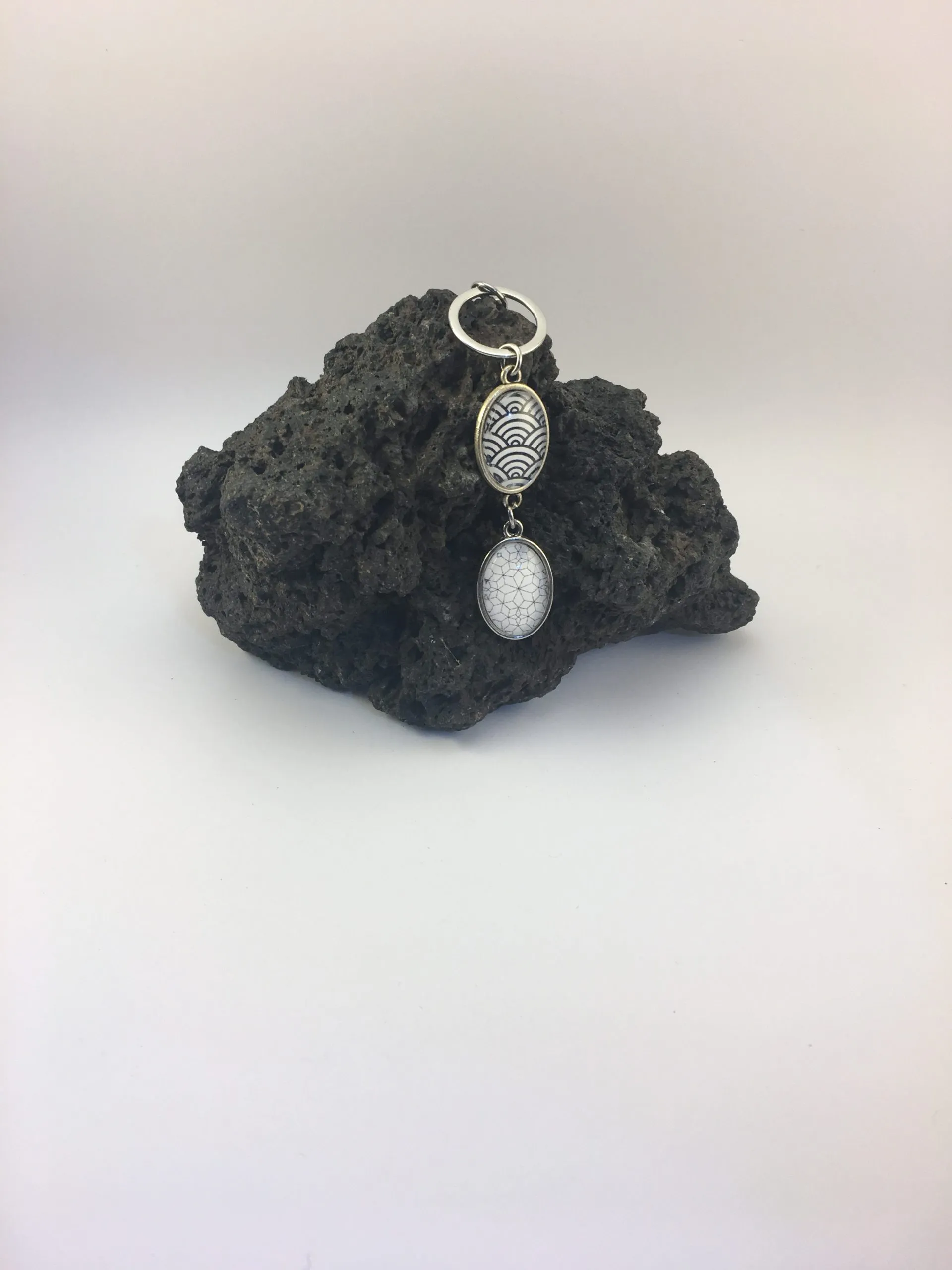 Collier « Cabochon anneau Argenté Oval Bleu et Blanc », liège — vue 2