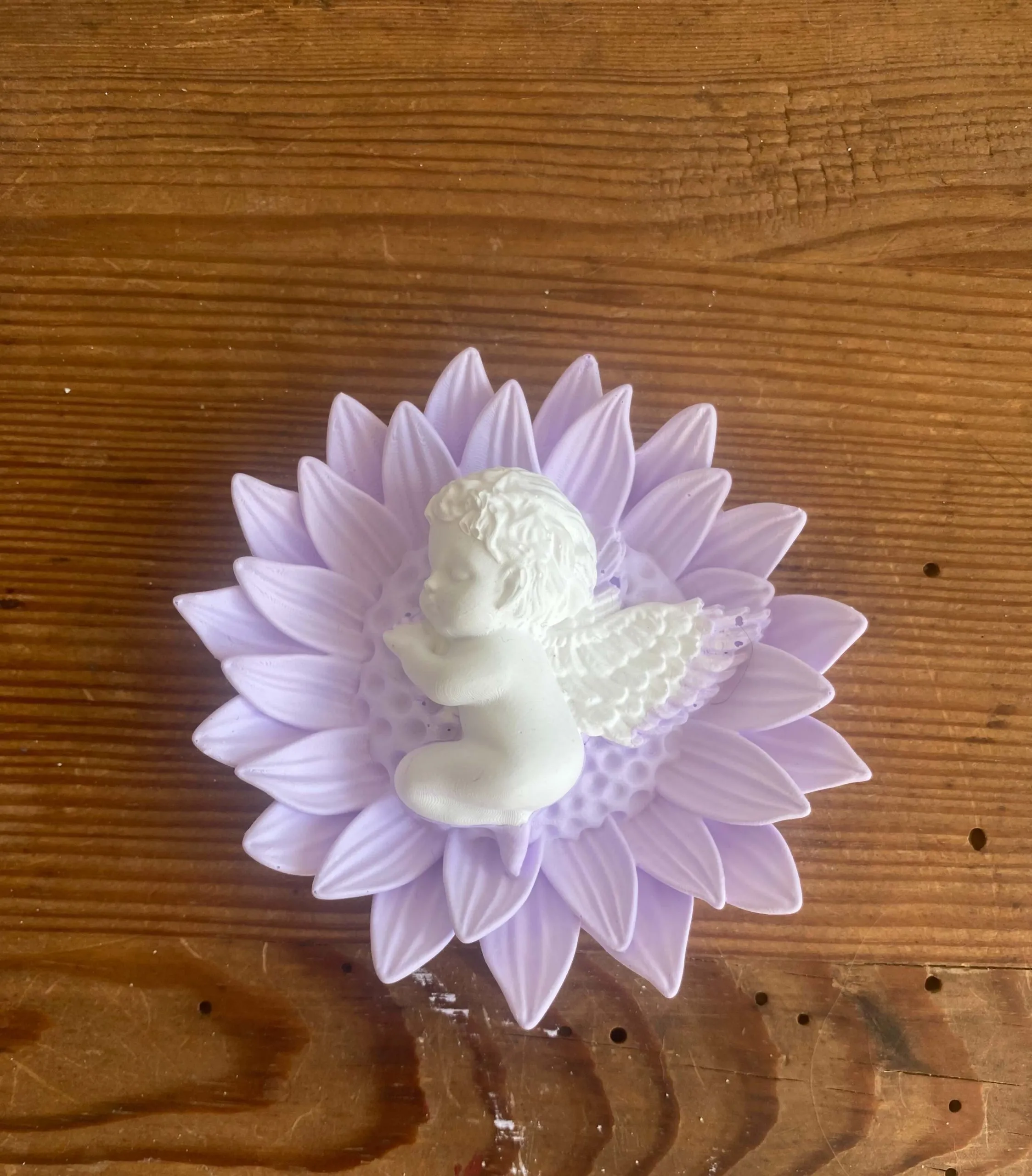 Ange endormi dans une fleur, poudre minérale & mica