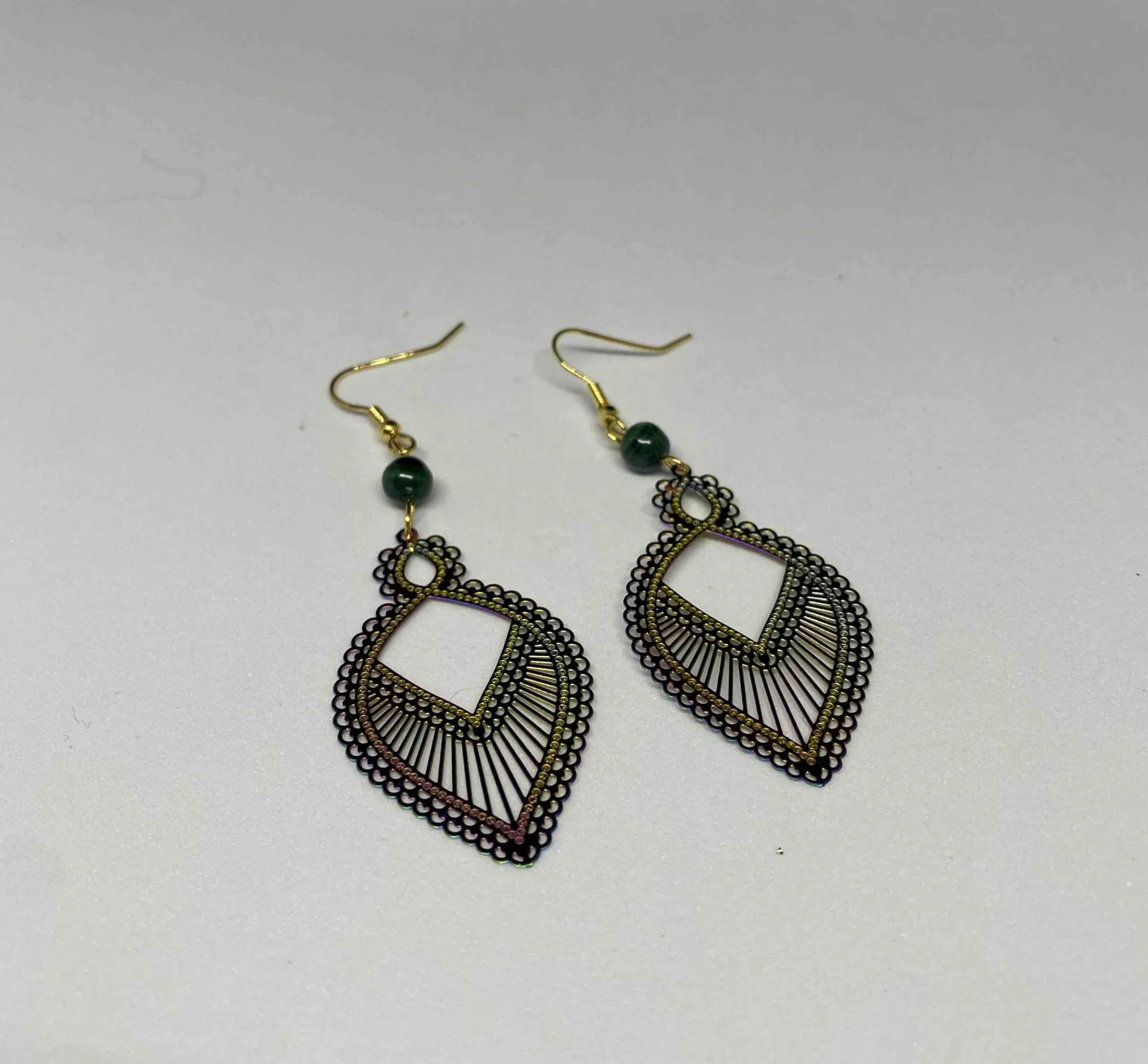 Boucles d’oreilles acier inoxydable, grande feuille et pierre naturelle de malachite, malachite